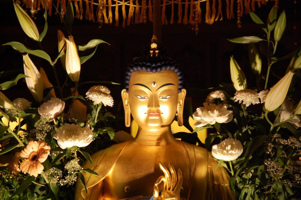 Statue du bouddha maitreya au bouddhiste de Marzens